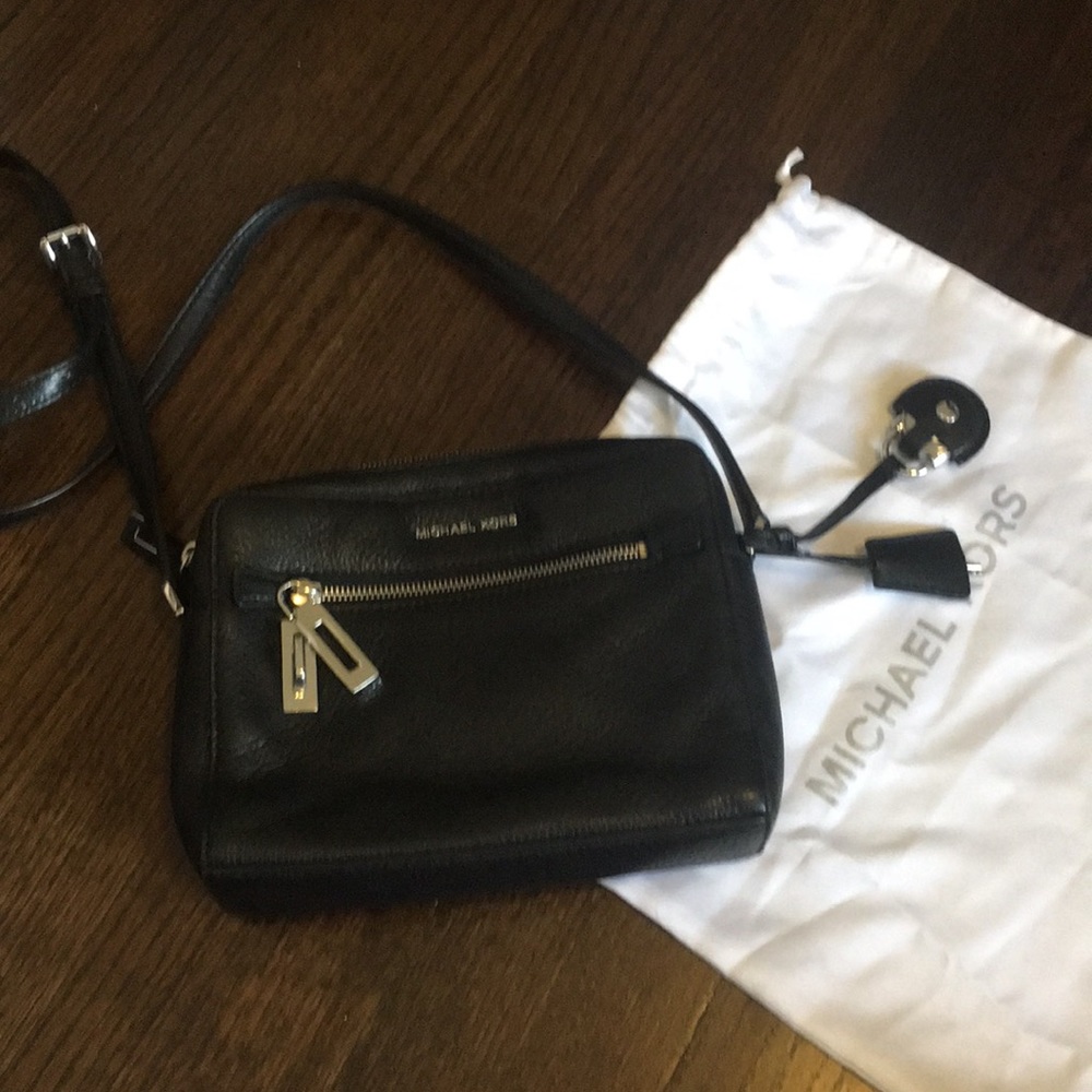 Black Michael Kors Crossbody black leather purse